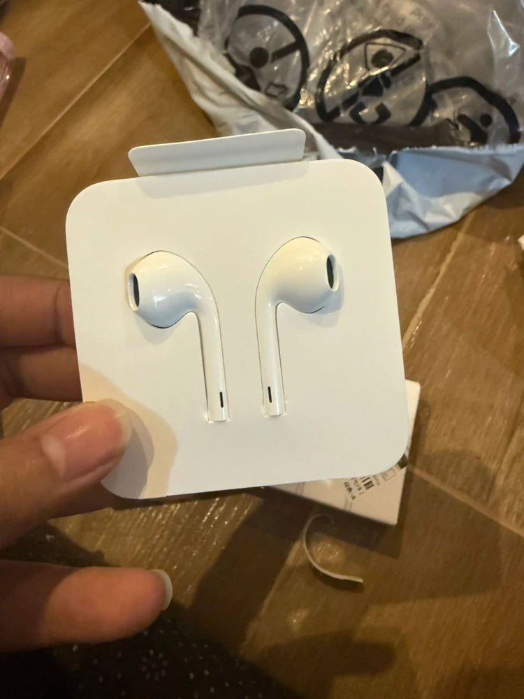 Apple-Style Wired Earphones with In-Ear Design
