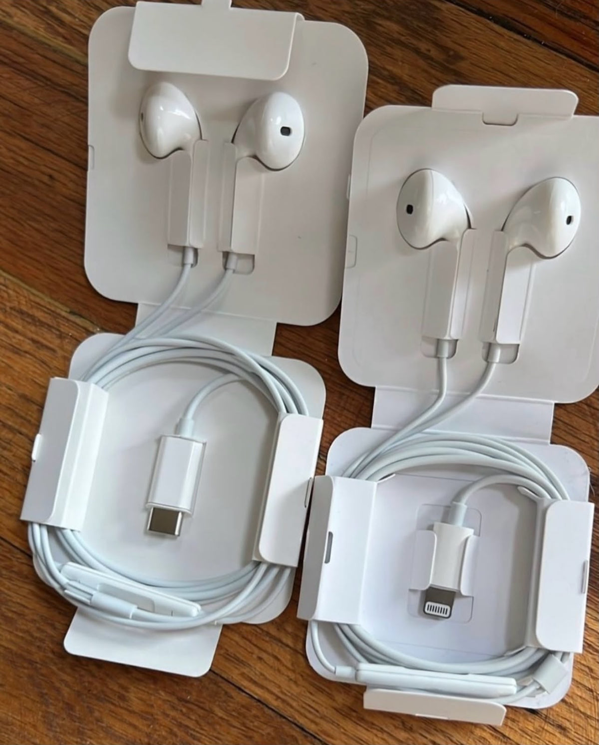 Apple-Style Wired Earphones with In-Ear Design