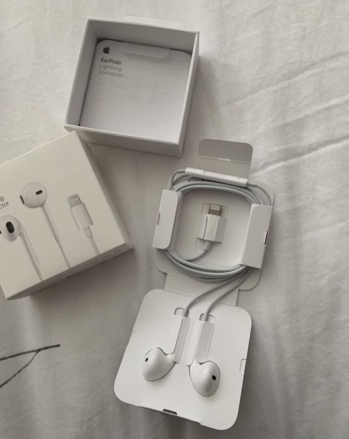Apple-Style Wired Earphones with In-Ear Design