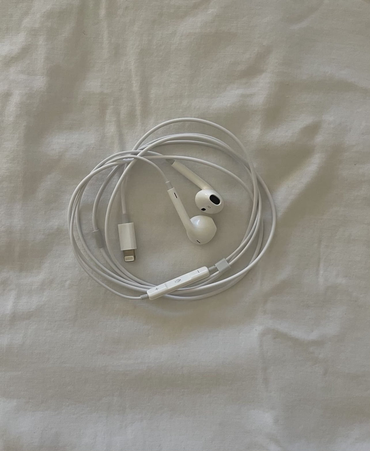 Apple-Style Wired Earphones with In-Ear Design