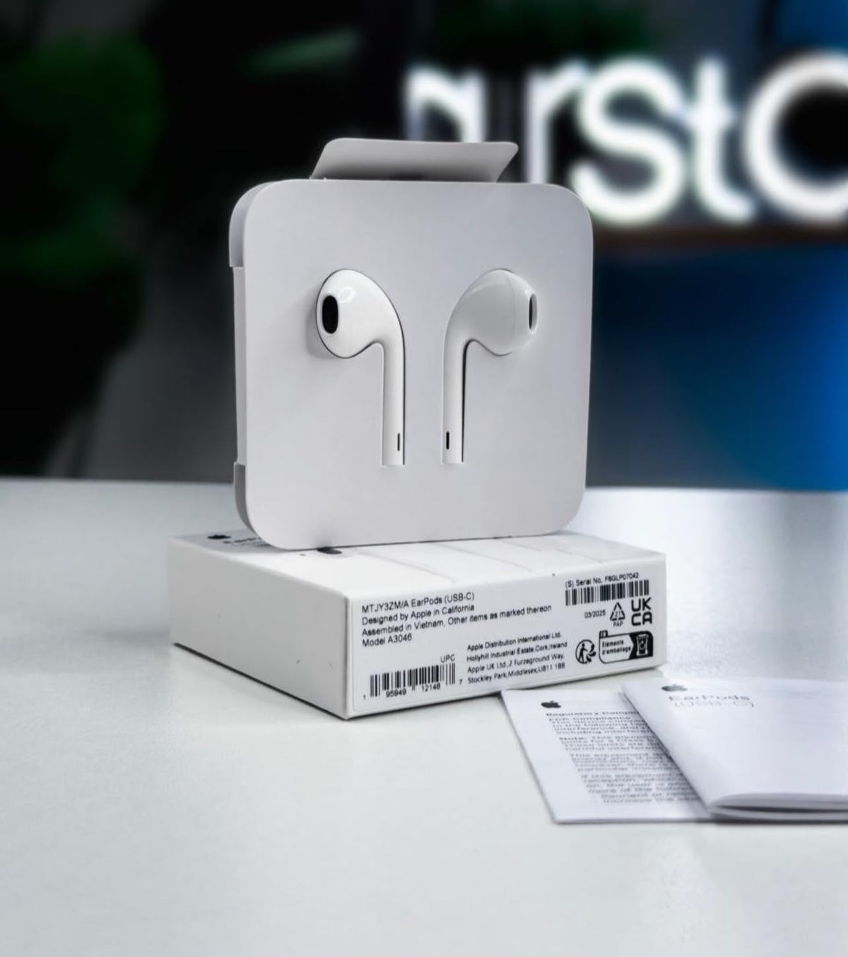 Apple-Style Wired Earphones with In-Ear Design