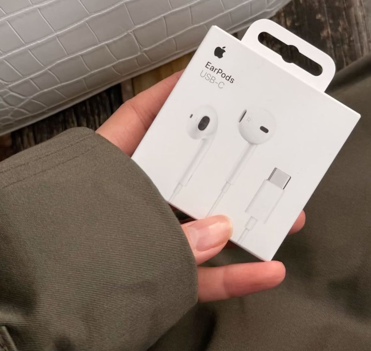 Apple-Style Wired Earphones with In-Ear Design